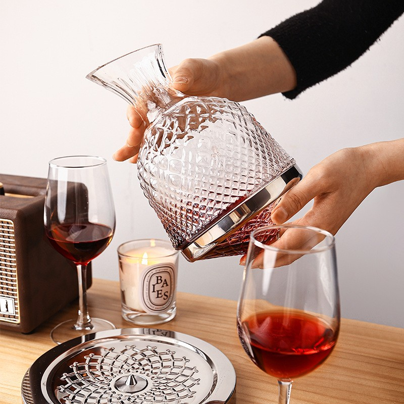 Wine decanter ကိုအသုံးပြုရန် မှန်ကန်သောနည်းလမ်း